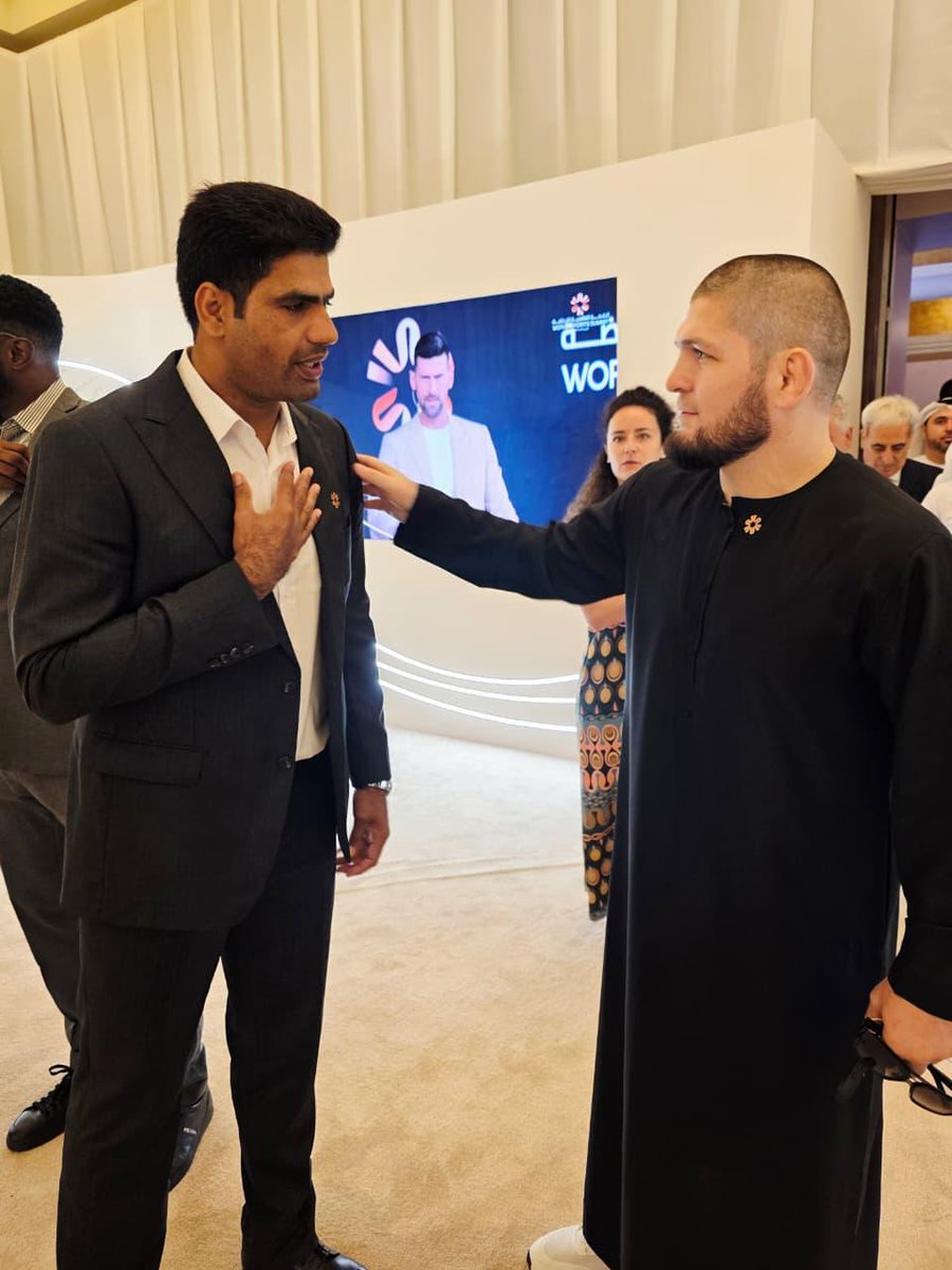 faizanlakhani's tweet photo. Pakistan's Olympic hero Arshad Nadeem rubbing shoulders with MMA legend Khabib Nurmagomedov.

The world already knows the face of Pakistan’s sport and he doesn’t need an army of social media activists to hype him up.

When global icons meet, we know who will be carrying our flag https://t.co/wtfFfwAUGO