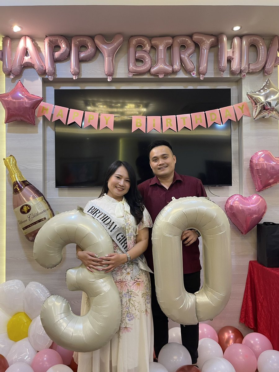 fionainau's tweet photo. Embracing my new decade 🎈 https://t.co/iH1YZDpv1e