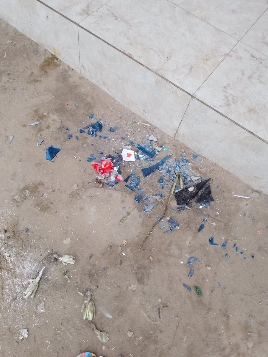 auldyndinga's tweet image. 2025 compliquée comme année. Faire face aux problèmes familiaux, aux visites des criminels,  à la période post cambriolage. Affronter tout cela n'a pas été facile. Je suis encore submergé par les douleurs laissées par cette année mais bon GOD DID ! C'est tout ce que je peux dire.