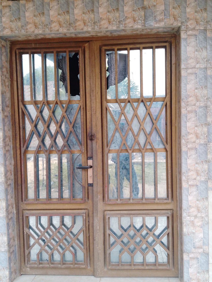 auldyndinga's tweet image. 2025 compliquée comme année. Faire face aux problèmes familiaux, aux visites des criminels,  à la période post cambriolage. Affronter tout cela n'a pas été facile. Je suis encore submergé par les douleurs laissées par cette année mais bon GOD DID ! C'est tout ce que je peux dire.