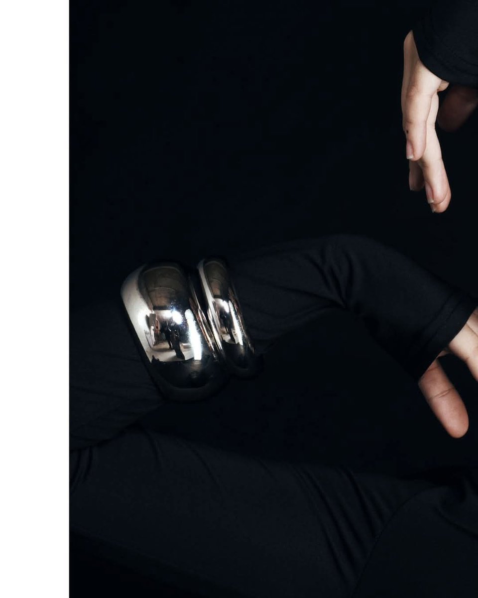 teamanjiuniv's tweet image. @anjisalvacion stuns in a fashion glam shoot before the year ends, photographed by The Mark Neto Diaz

Fashion Stylist • Peej Salazar #styledbyfashioncartel
Make up • Japeth Mike Purog
Hair • Daniel Forro Hmua
Fashion pieces by @tjtingjoco of @ting.joco
Accessories • Eric…