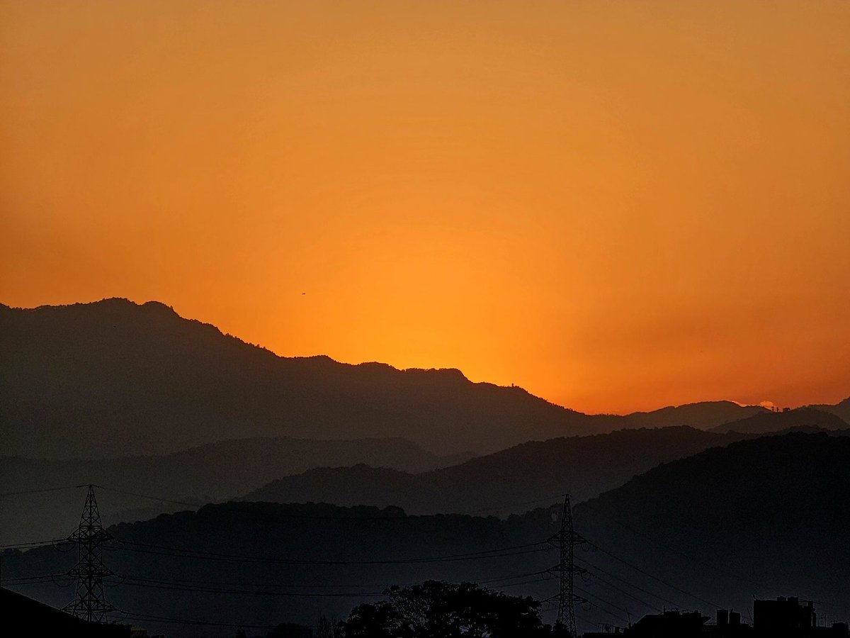 SachinAcharya's tweet photo. Feeling Orange 🧡
Layers ✨️👀
#landscapephotography #photography #NaturePhotography #PhotographyIsArt #StormHour #ThePhotoHour #withGalaxy #ShotOnSnapdragon
@ThePhotoHour @StormHour @AP_Magazine @vsco @eva_joy1 https://t.co/4XgwwgbiCh