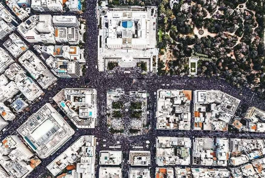 apolyterion's tweet image. Το μεγάλο γεγονός του 2025. Όπως κι αν εξελιχθούν τα πράγματα, δεν θα ξεχαστεί η ανάταση που προκάλεσε η μεγάλη λαϊκή κινητοποίηση μετά από τόσα χρόνια ταπείνωσης.