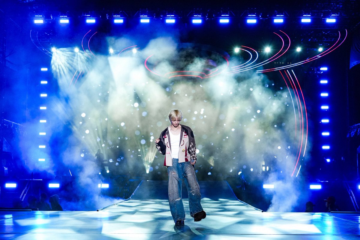 📢
LE’VELs! 🌻

You can watch the live here:
👉🏻 youtube.com/live/dE_A83eNQ…

DANCE INTO 2026 WITH LEV
#LEVelUpTheNight
#LEVinHongKong
#ChromosomeUniverseNewYearCountdownShow2025

#LEV #레비 #レビ
#WANGZIHAO #왕즈하오 #王子浩 #ズハオ
<a href="/LEV_Official_/">LE'V</a> <a href="/LEV_OFFICIAL_JP/">LE'V JAPAN</a>
