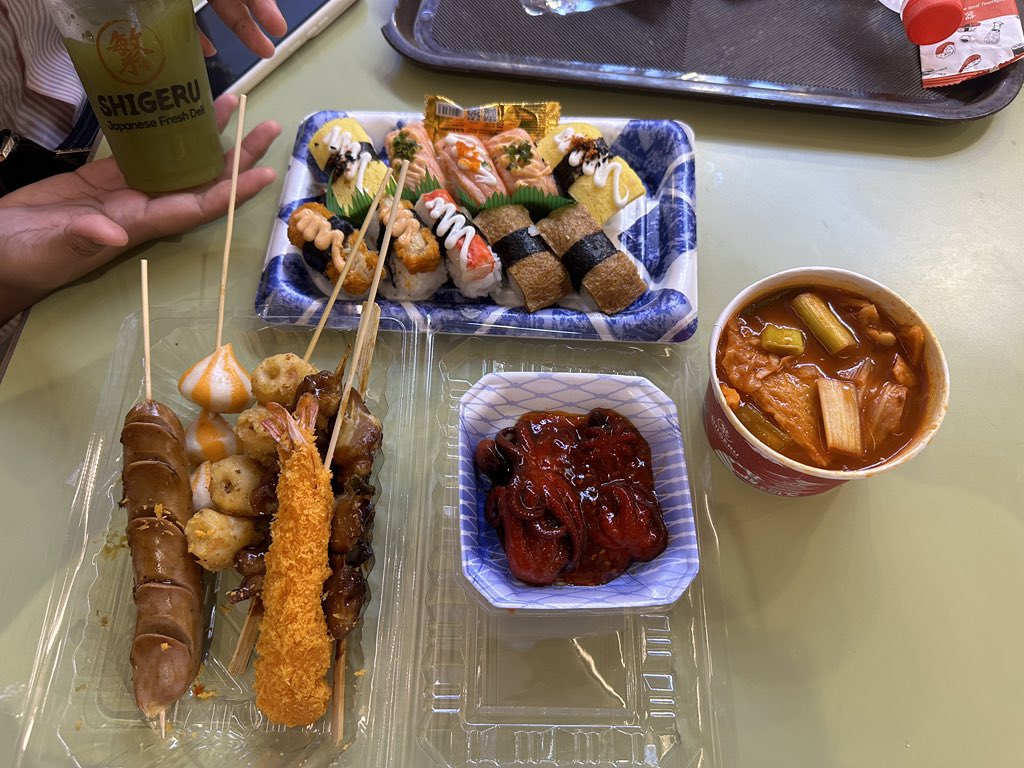 auerrods's tweet image. Jajan hari ini bersama my bini gw 💗💗