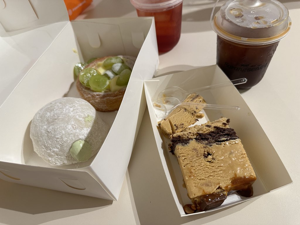 auerrods's tweet image. Jajan hari ini bersama my bini gw 💗💗