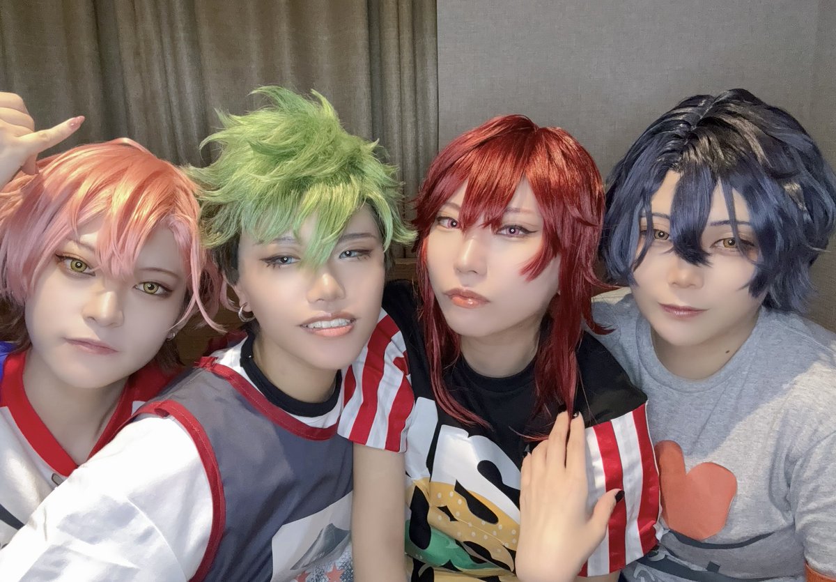 コス納め！！めろうでぃあーすでチトセやってきた🍫
最近よくやる系統と違うお顔してるから要改良⍨ﾑｽﾞｶｼｲ
他めろ頭全て大天才のぞみさんが作ってくれてたよぉ〜！