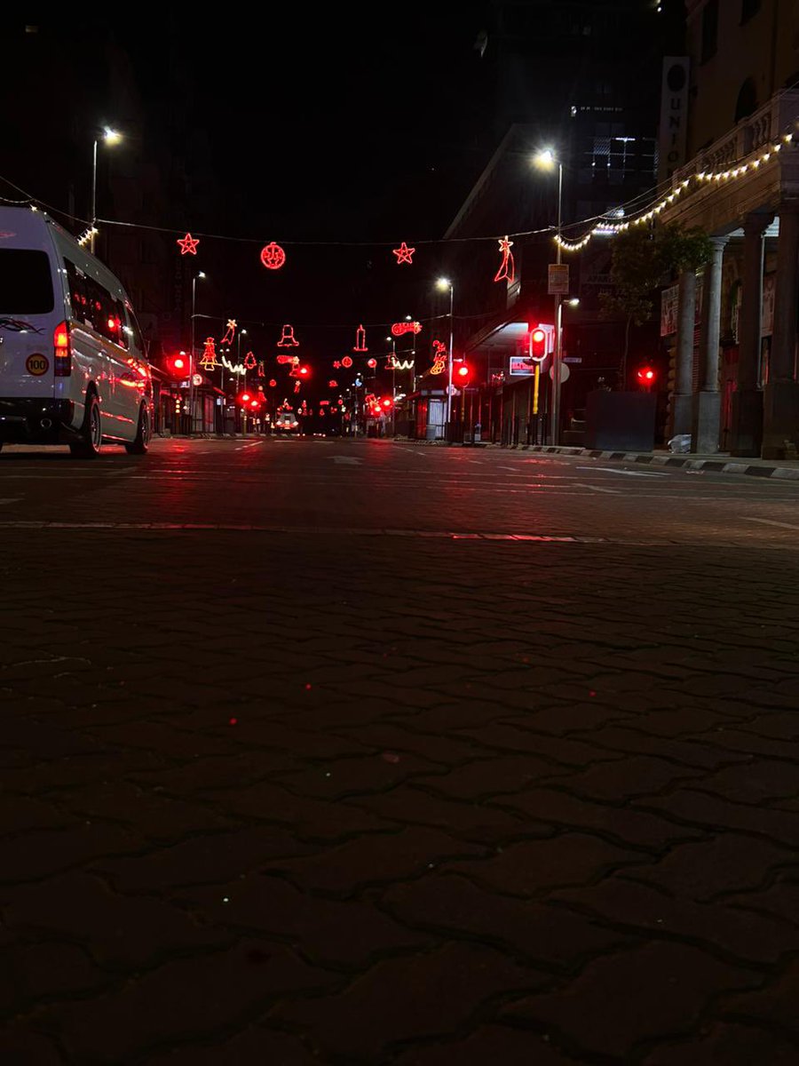 MTshwaku's tweet image. You had your chance. Thina we are doing  it🤷🏿‍♀️

During your time you stole Christmas! Look at the lights.

@CityofJoburgZA is reclaimed, while you are busy dreaming. 

It's safer, it's cleaner , lots and lots of visible police. !