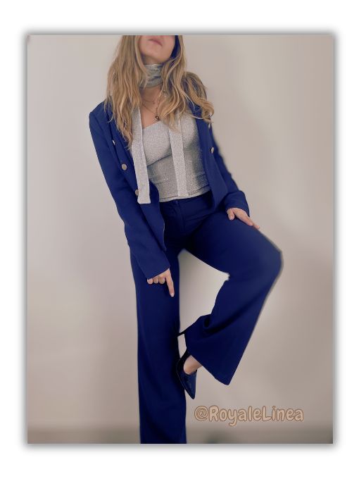 RoyaleLinea's tweet image. Certaines ont besoin d’être désirées.
Moi, je suis destinée à m’imposer.
La différence est subtile… mais essentielle