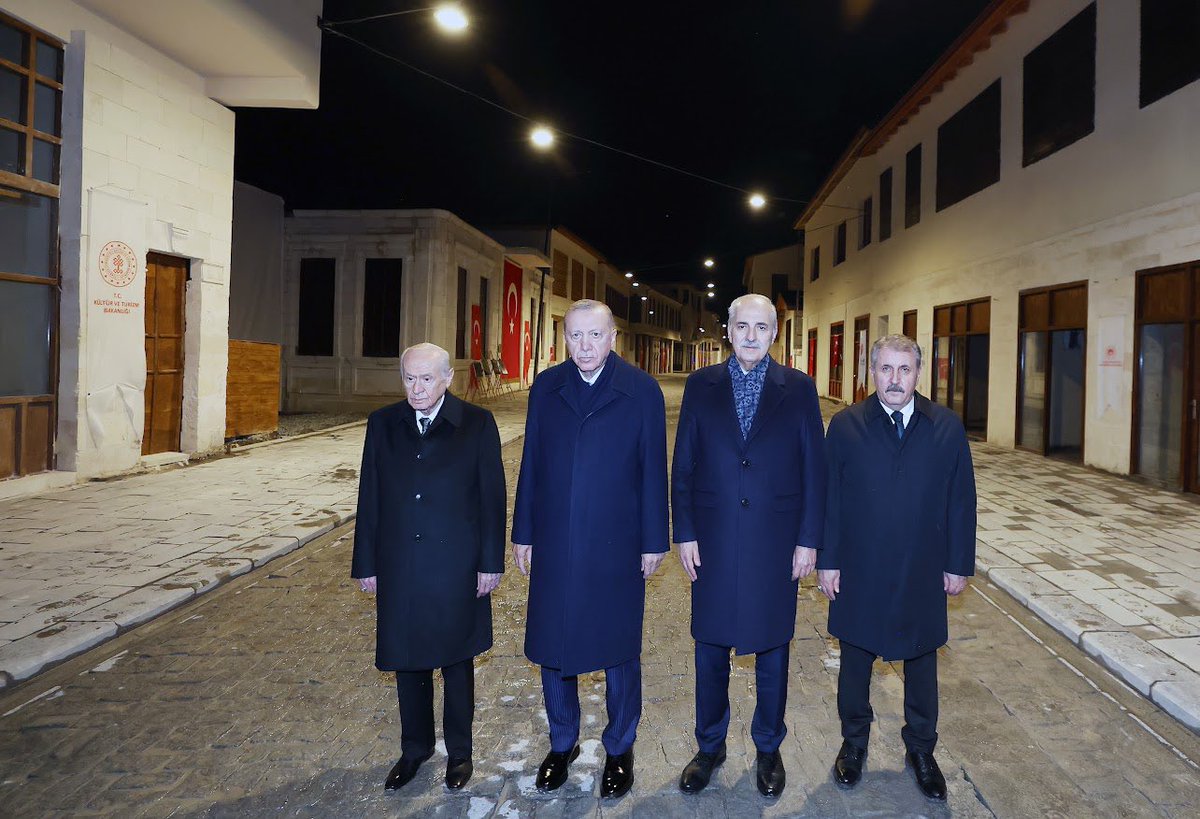 📍Kurtuluş Caddesi 

Dünyanın ilk aydınlatılan caddesi Kurtuluş Caddesi, Cumhurbaşkanımız Sayın Recep Tayyip ERDOĞAN’ın teşrifleriyle ve düğmeye basmasıyla yeniden ışığıyla buluştu.

Bir daha hiç sönmesin ✨
