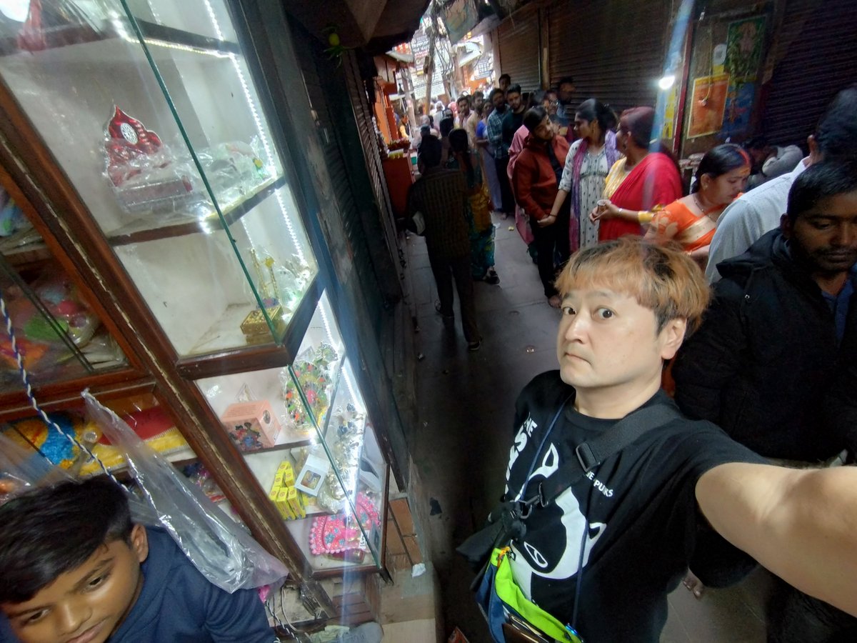 tech_ji's tweet image. 今年は感謝の年でしたよ！
たくさんの仲間と過ごしたり出会いもあったり27年ぶりにガンジス川で目を開けて沐浴したり。
ただのなんでもない束縛されてる会社員だから自由を掴めると思ってるよ☆
自由だったら自由ないしね！
2025年のライブ？
85本でした！
みなさんよいお年を～来年もよろしくね！