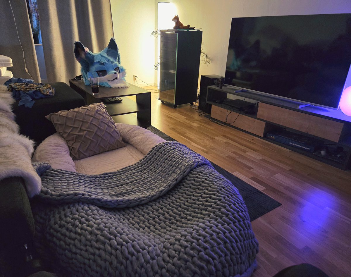 New place to sleep :3