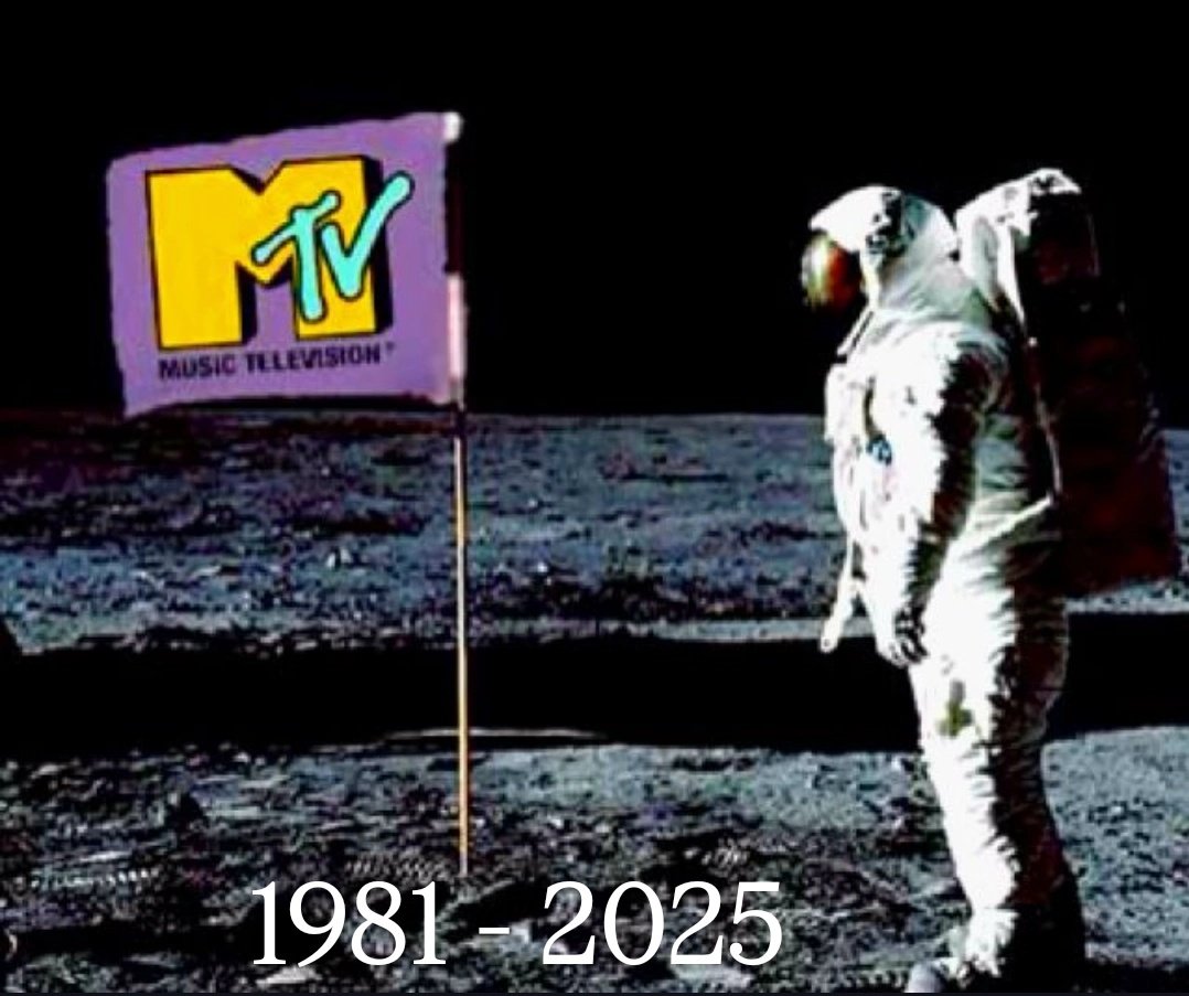 JOSEESCAURIZA's tweet image. Hoy se apaga la señal de MTV Music Television, 44 años después.

Antes del streaming y de los algoritmos, la música tenía ritual y descubrimiento. Además, había algo especial y emocionante en la espera de los estrenos. Había anticipación.

MTV fue una puerta a un mundo donde las…