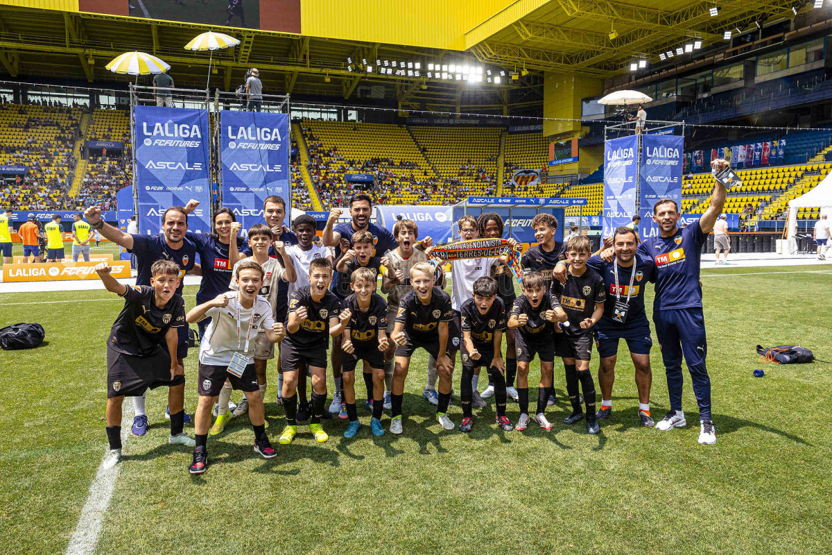 ✨ Gran nivel de la <a href="/Academia_VCF/">Academia VCF 🦇</a> en los torneos de #LaLigaFCFutures en 2️⃣0️⃣2️⃣5️⃣

🦇 El <a href="/valenciacf/">Valencia CF</a> ha mostrado una gran regularidad y ha llegado hasta semifinales en los tres torneos de este año de <a href="/LaLiga/">LALIGA</a> y <a href="/fundacion_JRM/">Fundación JRM</a> 

🔗 valenciacf.com/gran-nivel-de-… 

#JugarAFoc🔥