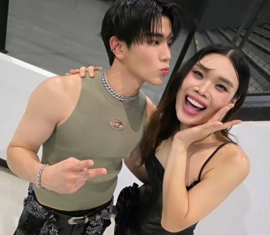 ditimine's tweet image. แม่ก๊อตจิกับน้องโฟ้ดเปิดปีด้วยกันตั้งแต่ทริป nivea แม่ใส่อีเว้นกับน้องในวันที่น้องต้องการกำลังใจโอบกอดด้วย ㅠㅠㅠㅠ และส่งท้ายปีกับทริป nekko 

@tawattannn
#Fourthnattawat #โฟร์ทณัฐวรรธน์