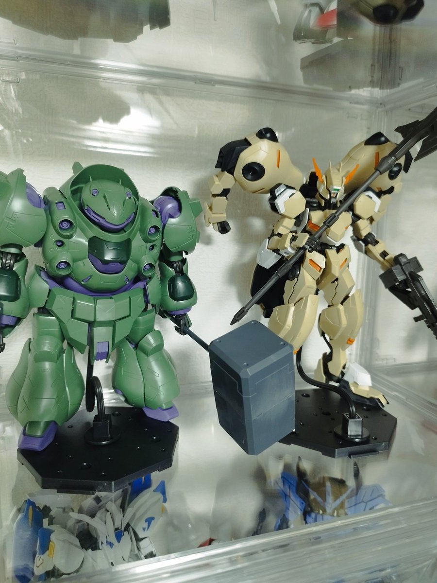 MGバルバトスルプス完成
鉄血の1/100と並べると塗りたくなります。