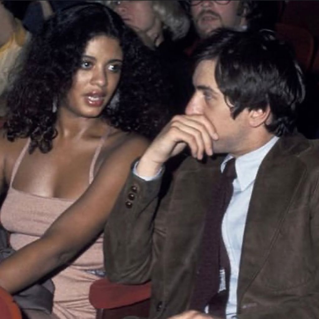 culturejpg's tweet photo. Robert De Niro photographed with his wife back in the 80s https://t.co/LAzu9XiohO
