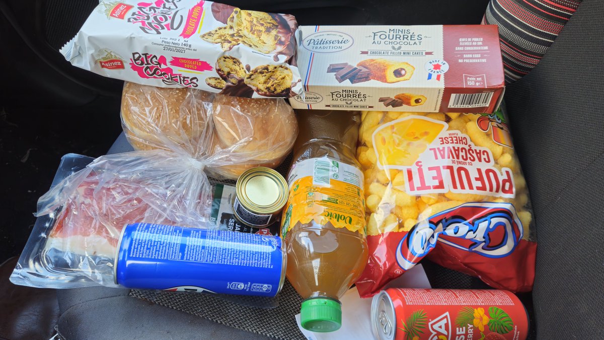 Quelques courses pour grignoter pendant le gros trajet depuis le nord jusqu'à Clermont-Ferrand.
A votre avis j'ai payé combien pour tout ca ?