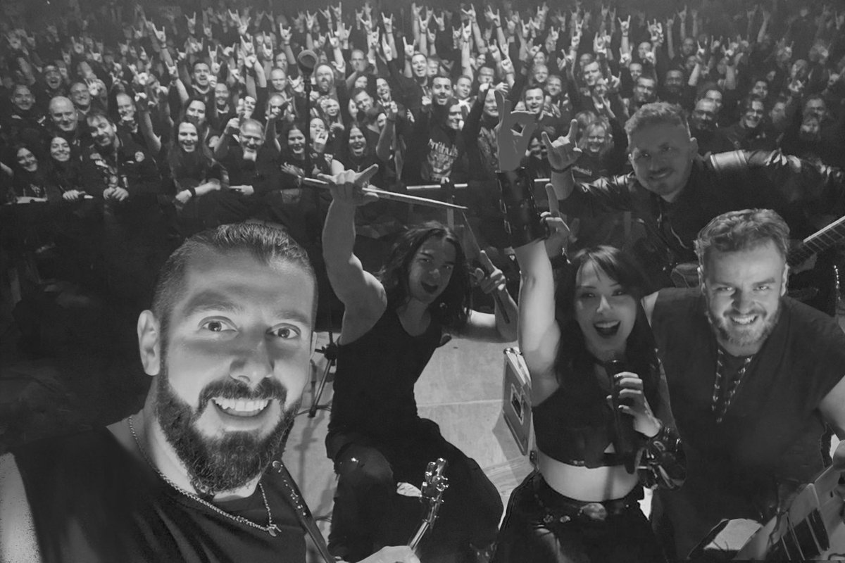 ElettraStorm's tweet image. The Storm has broken out over Runkel!
It was a fantastic ending for a fantastic year, the Evertale cycle is in full swing!
We can’t wait to see what 2026 will bring to us. See you out there! 

#elettrastorm #evertale #powermetal #femalefrontedmetalband