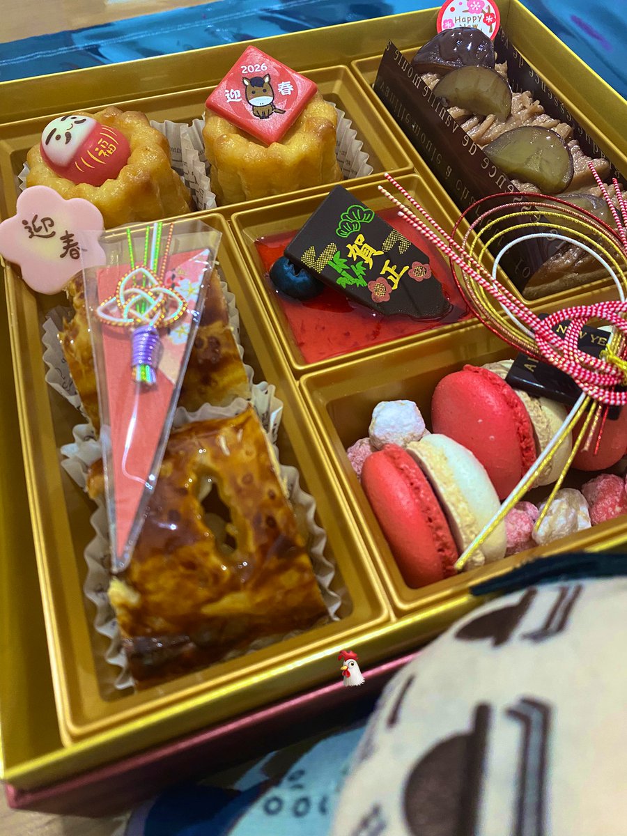 ぐら尾家毎年恒例
すうぃーーーつおせち🍰
ヒンナヒンナです✨