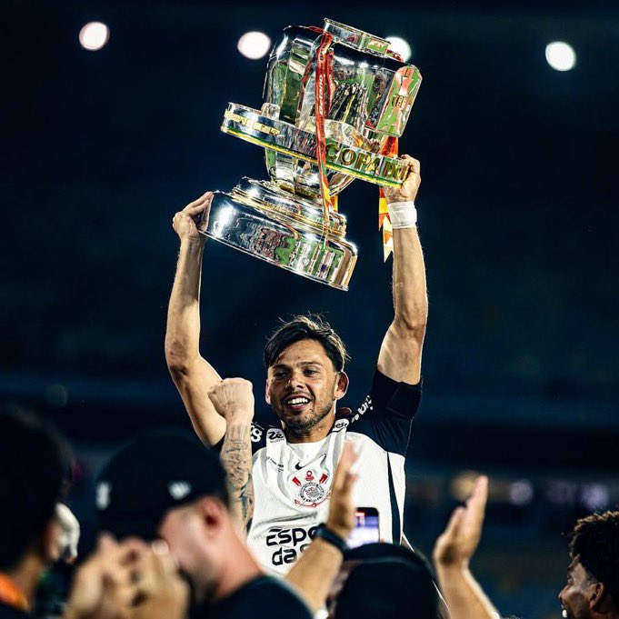 _fielnews's tweet photo. Hoje termina o contrato de Ángel Romero com o Corinthians 🖤 🇵🇾 

Títulos pelo Corinthians:

2 Campeonatos Brasileiros (2015 e 2017)
3 Paulistão ( 2017, 2018 e 2025)
1 Copa do Brasil (2025)

Grande na história do Corinthians, muito obrigado, Ángel Romero.🖤🦅 https://t.co/HsTt8mGebe