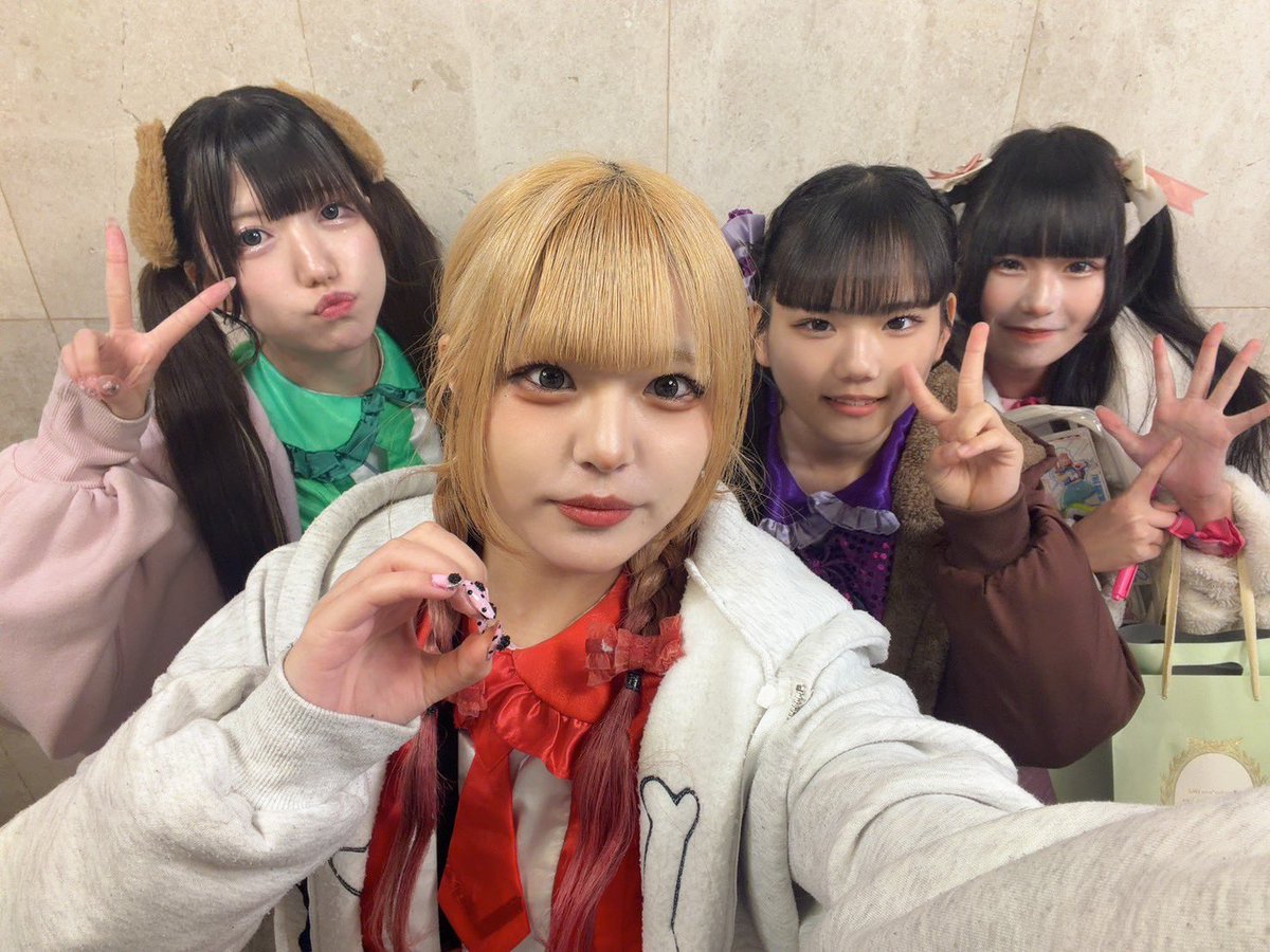 ranomyu_Office's tweet photo. 【僕らのコミューンTODAY'S LIVE 】

2025年12月31日(水)

活動休止前LAST LIVE

鶯谷 SET LIST

1.Chotto Shiny
2.初恋アイスクリーム
3.コ・コ・ロ・イ・キ！
4.おねだりエブリデー

2025年ありがとうございました✨

#僕らのコミューン 
#らのみゅー https://t.co/HxV061S08N