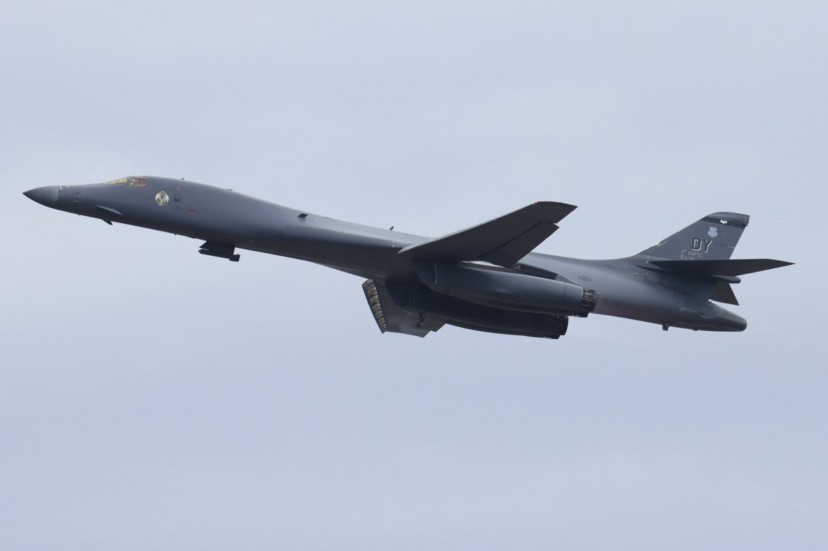 battletank2010's tweet photo. BTFで展開した、オメガとB-1
演習参加の為初飛来した、E-11A
最後は、三沢で激レアショット
(三沢ばっかりやん😂)

各地でお会いした皆様ありがとうございました🙇🏻‍♂️
 #2025年を写真4枚で振り返る https://t.co/dKhQvbkRwc