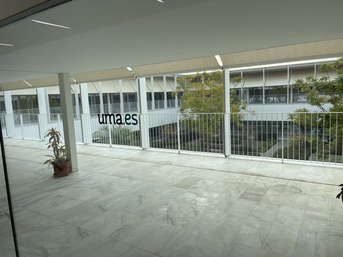 De verdad @infouma necesitábamos un Rectorado de mármol? Y una Facultad de Psicología de lujo? Y una Facultad de Turismo tan grande que ahora no hay dinero para amueblarla? Otras universidades priorizan el talento.