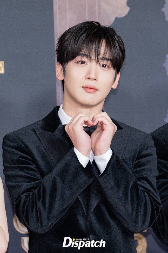 [NEWS] [현장포토] "달달해서 떨려"...김요한, 스윗 손하트

naver.me/G5PgSCRl

#위아이 #WEi
#김요한 #KIMYOHAN
#2025SBS연기대상