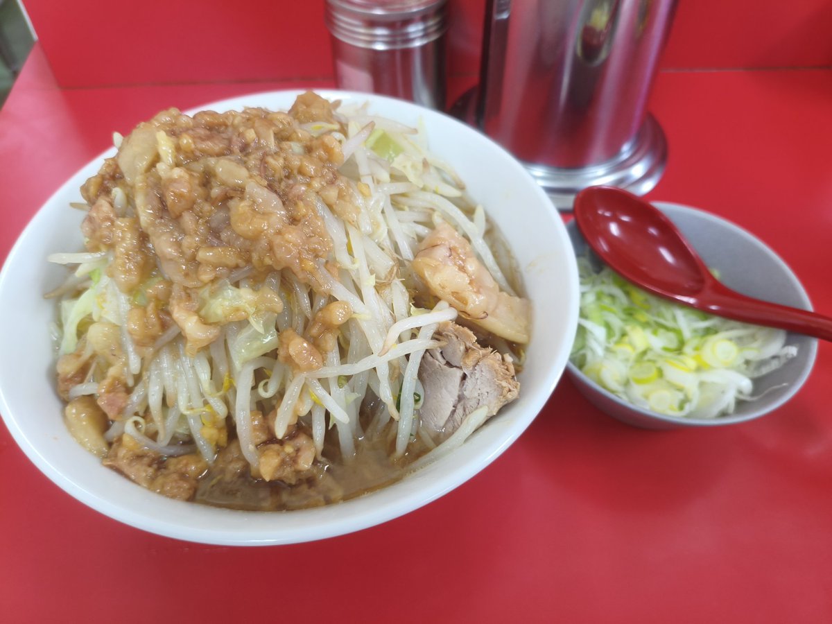 shildy7188's tweet photo. 2025年麺活40店舗189杯
1位 豚男26杯
2位 柏二郎15杯
3位 ひたちなか二郎13杯
4位 越谷二郎12杯
5位 ラーメン山岡家10杯
6位 ラーメン二郎栃木街道店9杯
　    ら〜めん漢道9杯
8位 熊田家8杯
        濃厚タンメンマルテン8杯
10位 家系ラーメンがく7杯
以下略 https://t.co/e2V8Af8uVW