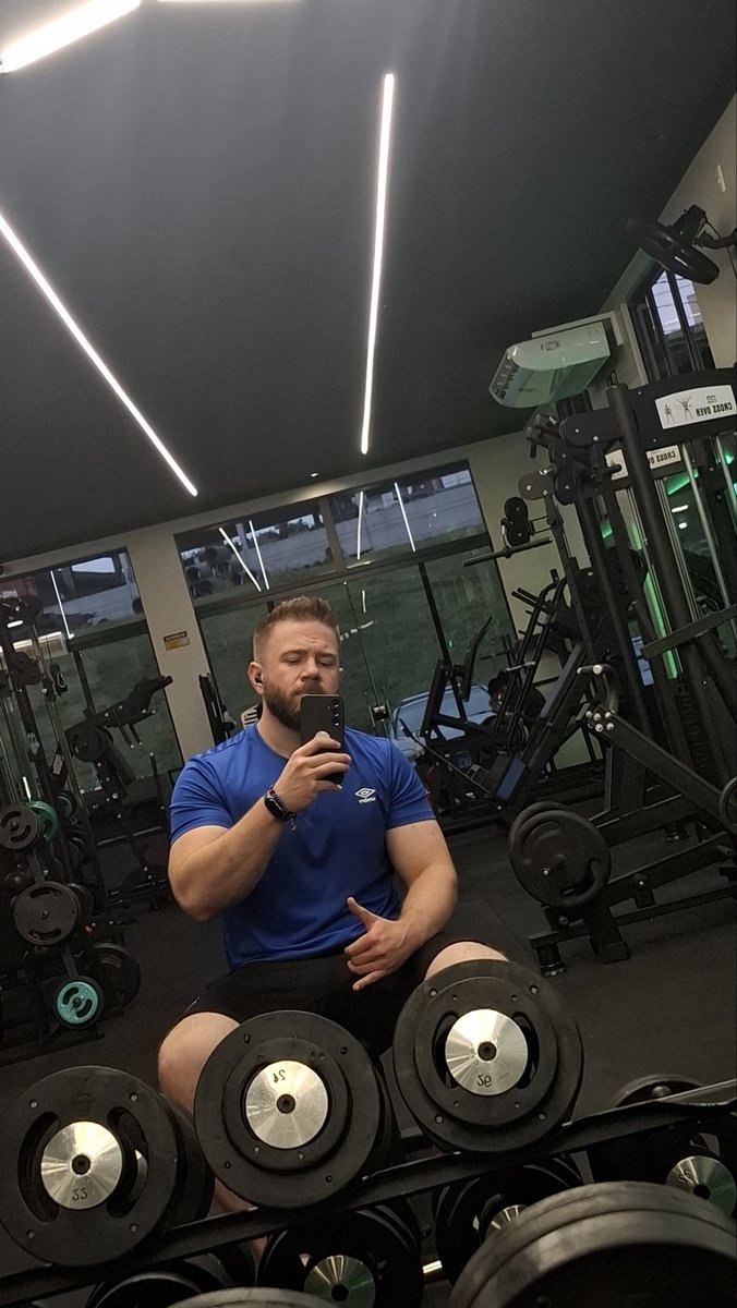 CleberRode's tweet image. último do ano 💪🏻
feliz 2026 ✨