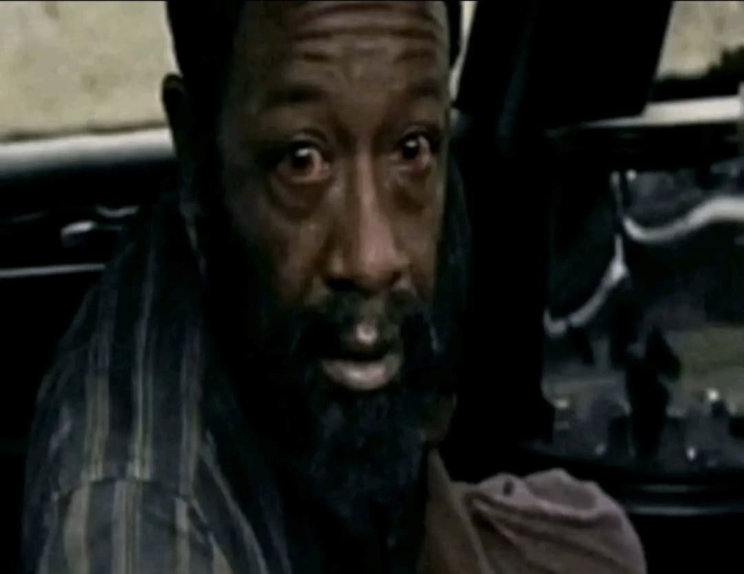 Fleetway trying to figure out a way to survive a 6 minutes lms against a 90% dmg reduction omega with auto-aim and homing missiles