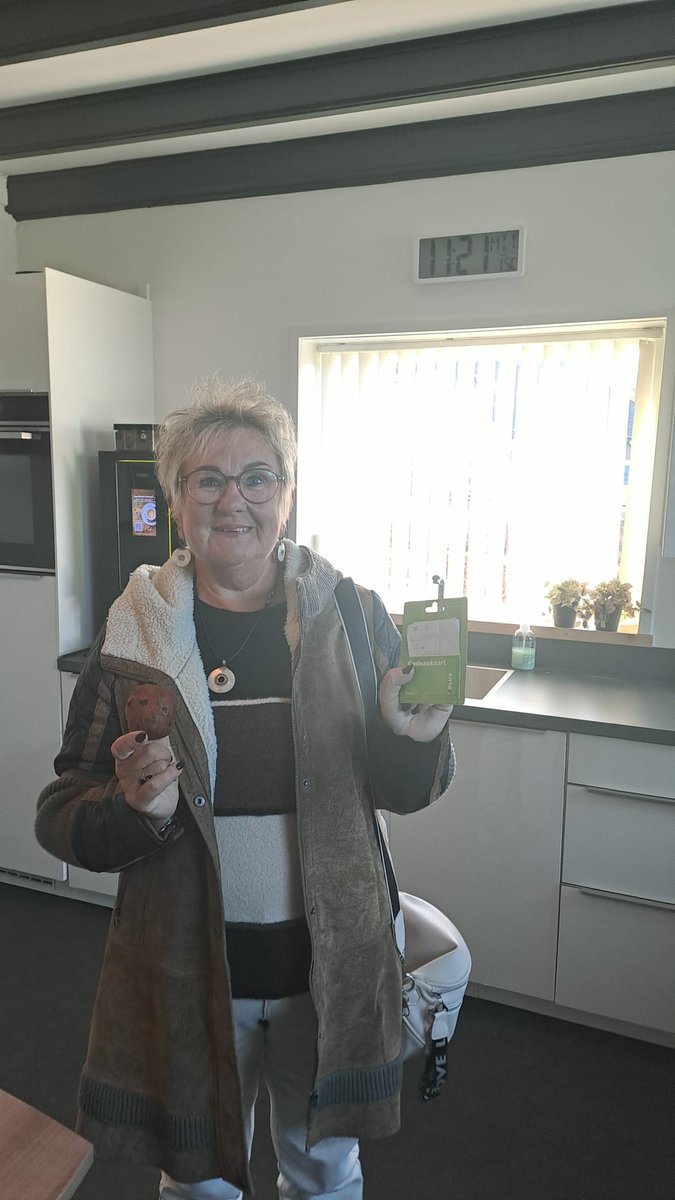 LocoFM's tweet image. Ook op Oudjaarsmorgen weer een aantal winnaars bij Op weg naar 2026. Conny Wessels,  Galina en Claudia kwamen naar de studio.