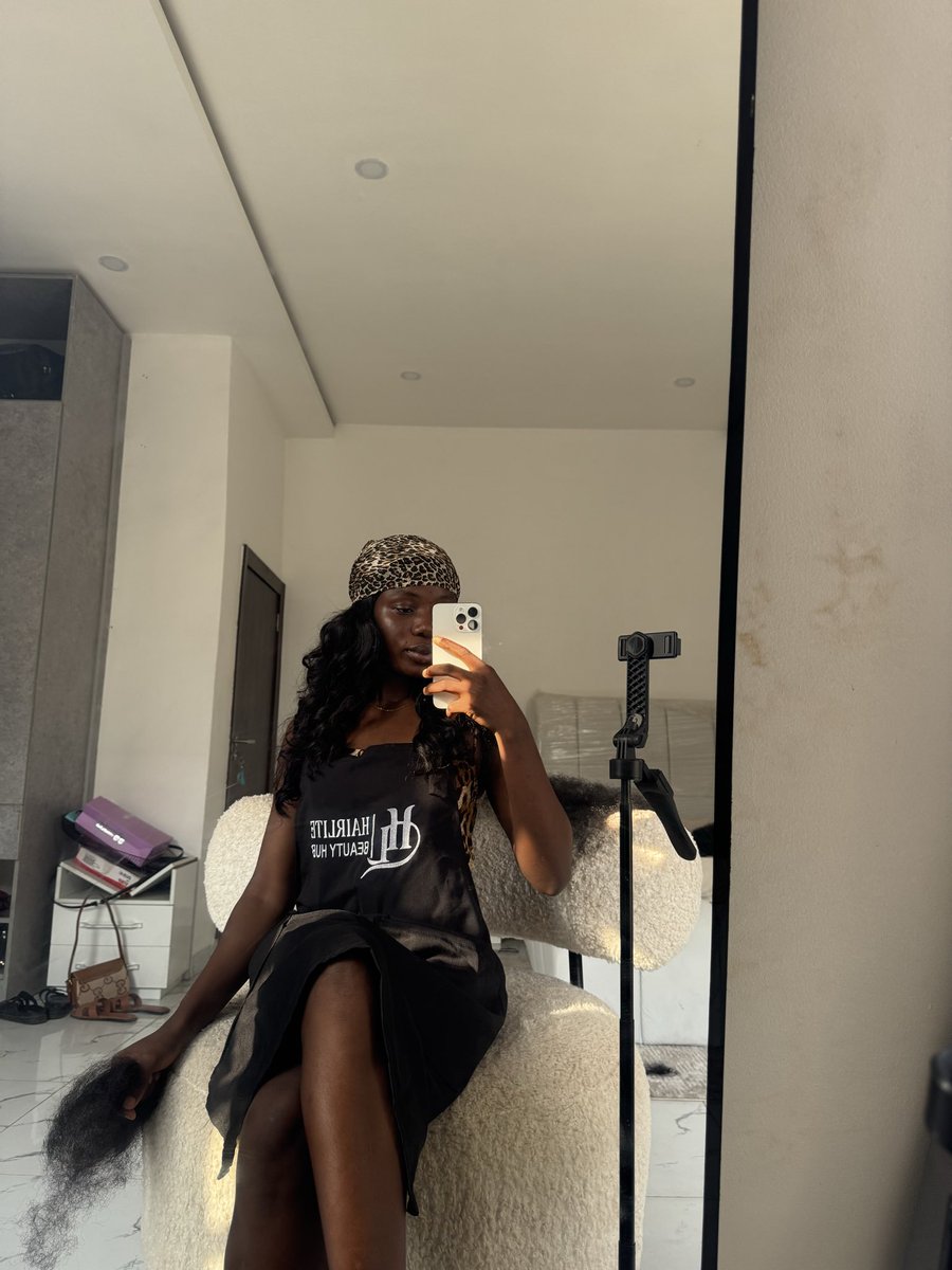 Your favorite braider is up and active📞🎄
Still looking forward to my first client on this app🙊