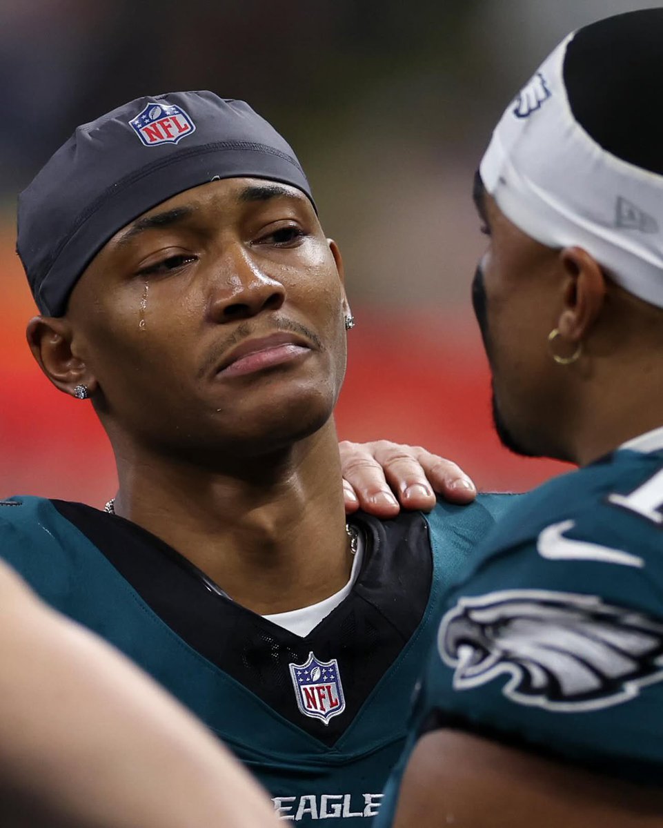 lovestdiomande's tweet image. Last day of 2025. 🥹🥹🥹

Best thing that happened during this disastrous year.

Need to run it back! 🏆💍

#FlyEaglesFly