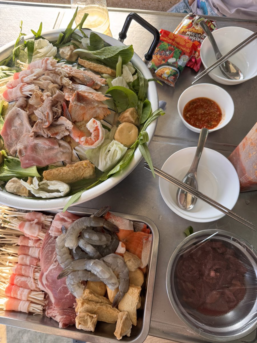 วันนี้อิสหมูกระทะ น้ำจิ้มแสนอร่อย 🤤🤤🤤🤤