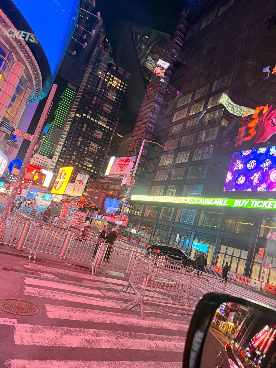 Becky Quick tweet media