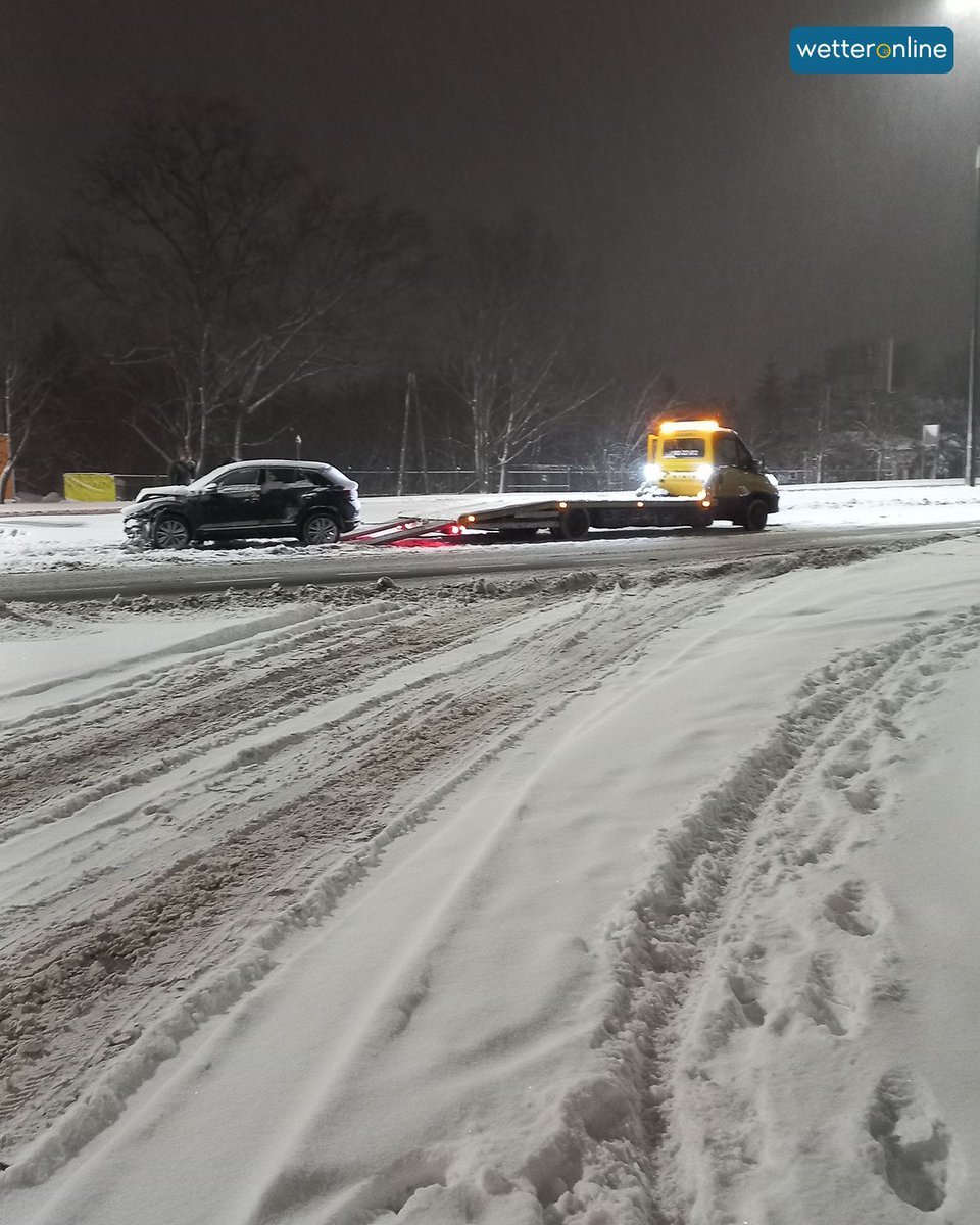 WetterOnline's tweet image. ❄️🌬️ Wintersturm in Polen: Rund um den Jahreswechsel sorgen Schnee &amp;amp; Sturm für Chaos. In Mlawa liegen aktuell 57 cm Schnee, an der Ostsee wurden wegen Sturmflut Hochwasserbarrieren errichtet.
👉 to.wetteronline.de/Schneesturm-Po… 

#Wintersturm #Polen #Schnee #Ostsee