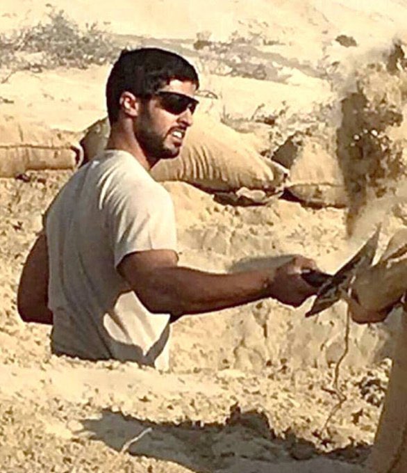 almansoori's tweet image. عندما كان
ذياب بن محمد بن زايد آل نهيان
منصور بن محمد بن راشد آل مكتوم
زايد بن حمدان بن زايد آل نهيان
أحمد بن سعود القاسمي
محمد بن سعود القاسمي
ذياب بن خليفة آل نهيان
في ساحات القتال في بلدكم
عندما استشهد 

أكثر من 47 جندي من وحوش الامارات غدراً 
.
.
.
أين كنتم