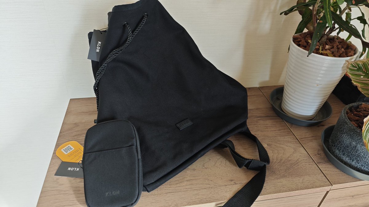 kimupax2's tweet image. 今年最後のお買い物

最近気になっていたKLONというブランド
ナップサックとスマホポーチを購入✨

このシンプルなデザイン最高に好き
スマホポーチにはDAC入れて運用する予定

#KLON #mng