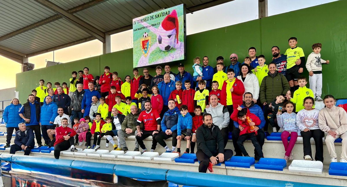sanmartinef's tweet image. Partido FAMILIAS y jugadores/as de la Escuela 
Que bonita tarde de risas, fútbol, goles y felicitaciones para despedir el año 2025.