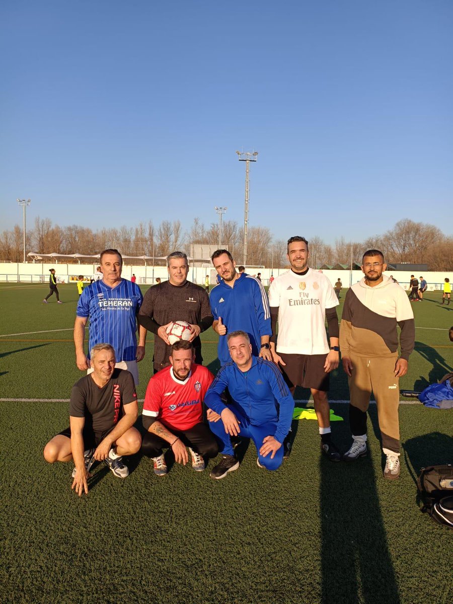 sanmartinef's tweet image. Partido FAMILIAS y jugadores/as de la Escuela 
Que bonita tarde de risas, fútbol, goles y felicitaciones para despedir el año 2025.