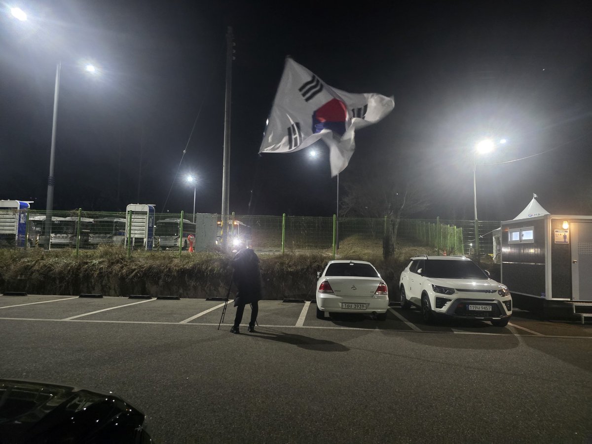 jinjeomale61511's tweet image. 올해 마지막은 윤대통령님 계신곳에서
구치소에서도 악반은 꾸준히
vforkorea.com/assem
wevote.kr/home

국민동의청원! 16건 중요대기청원 vforkorea.com/won/