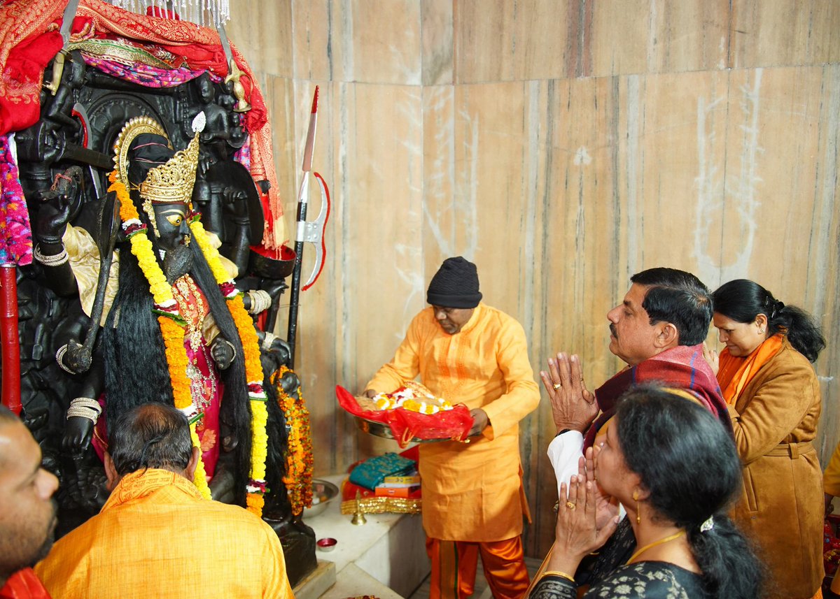 उमरिया जिले के मानपुर विधानसभा क्षेत्र के पाली में स्थित माँ बिरासिनी देवी जी के मंदिर में दर्शन कर प्रदेशवासियों के लिए सुख, समृद्धि और कल्याण की कामना की।

मां! अपनी कृपा दृष्टि सदैव बनाए रखना।