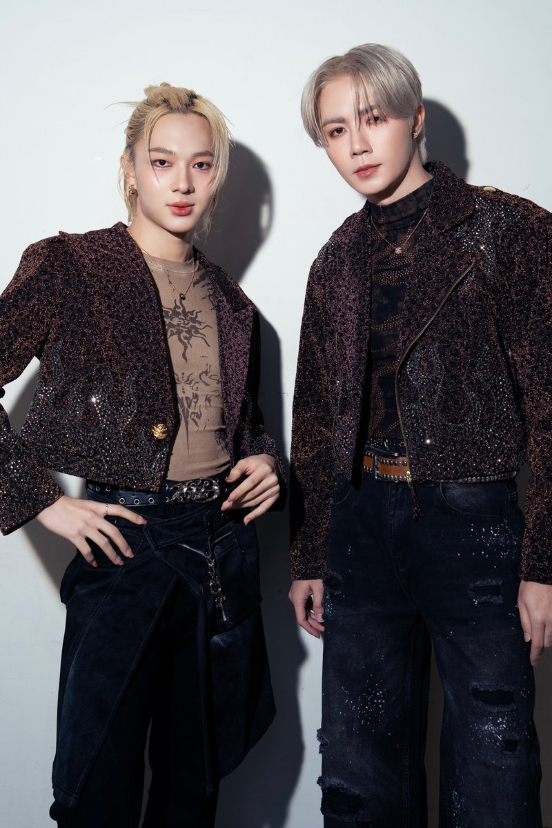 “ซี” @zee_pruk และ “นุนิว” @CwrNew พร้อมเจอกับทุกคนแล้วในงาน ICONSIAM Amazing Thailand Countdown ...