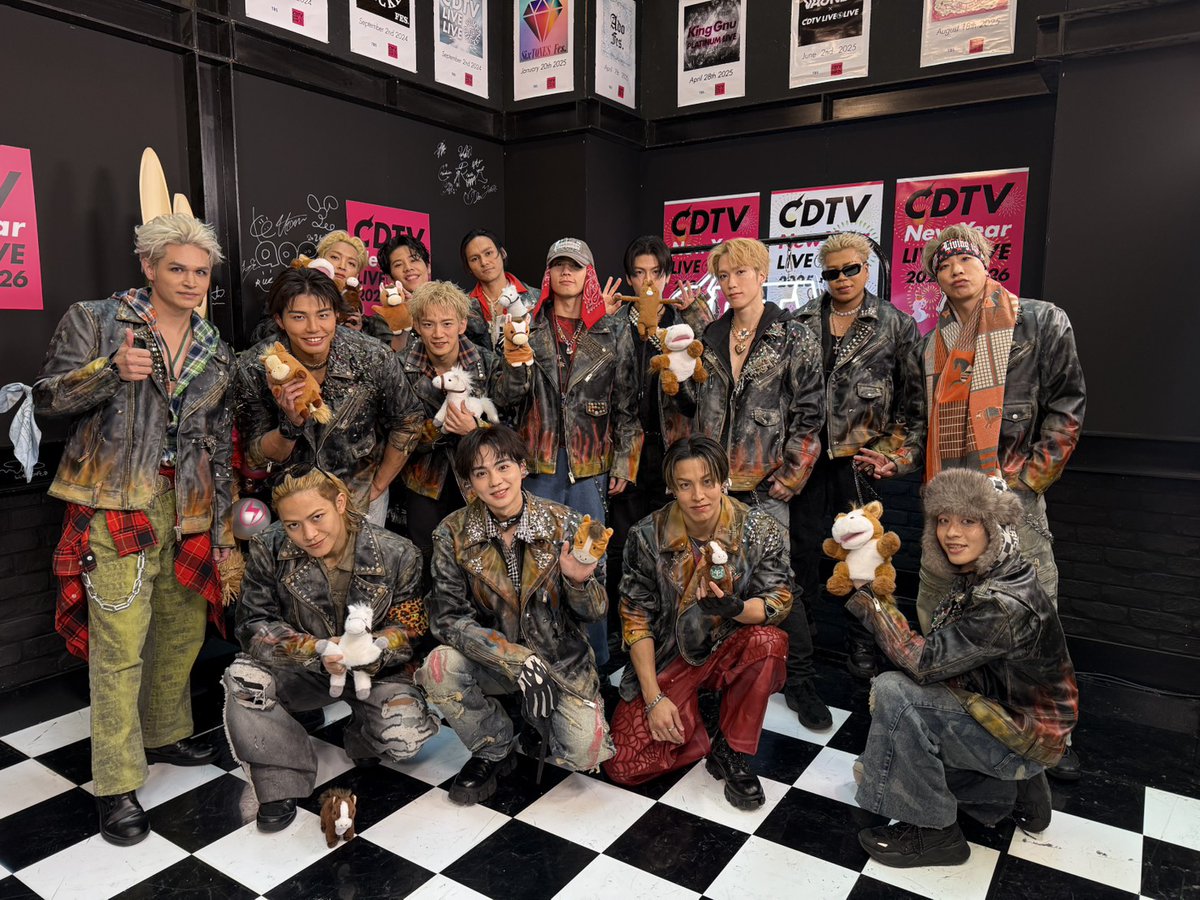 TBSCDTV's tweet photo. #CDTVライブライブ 
年越しカウントダウンFes.⚡️
本番直前ショットで実況中だよ！

続いては！
#THERAMPAGE が登場🕺
「BREAK IT DOWN」を披露🩷

朝5時までノンストップライブ！🎶

#CDTV
#TBS https://t.co/BucRteYWOo