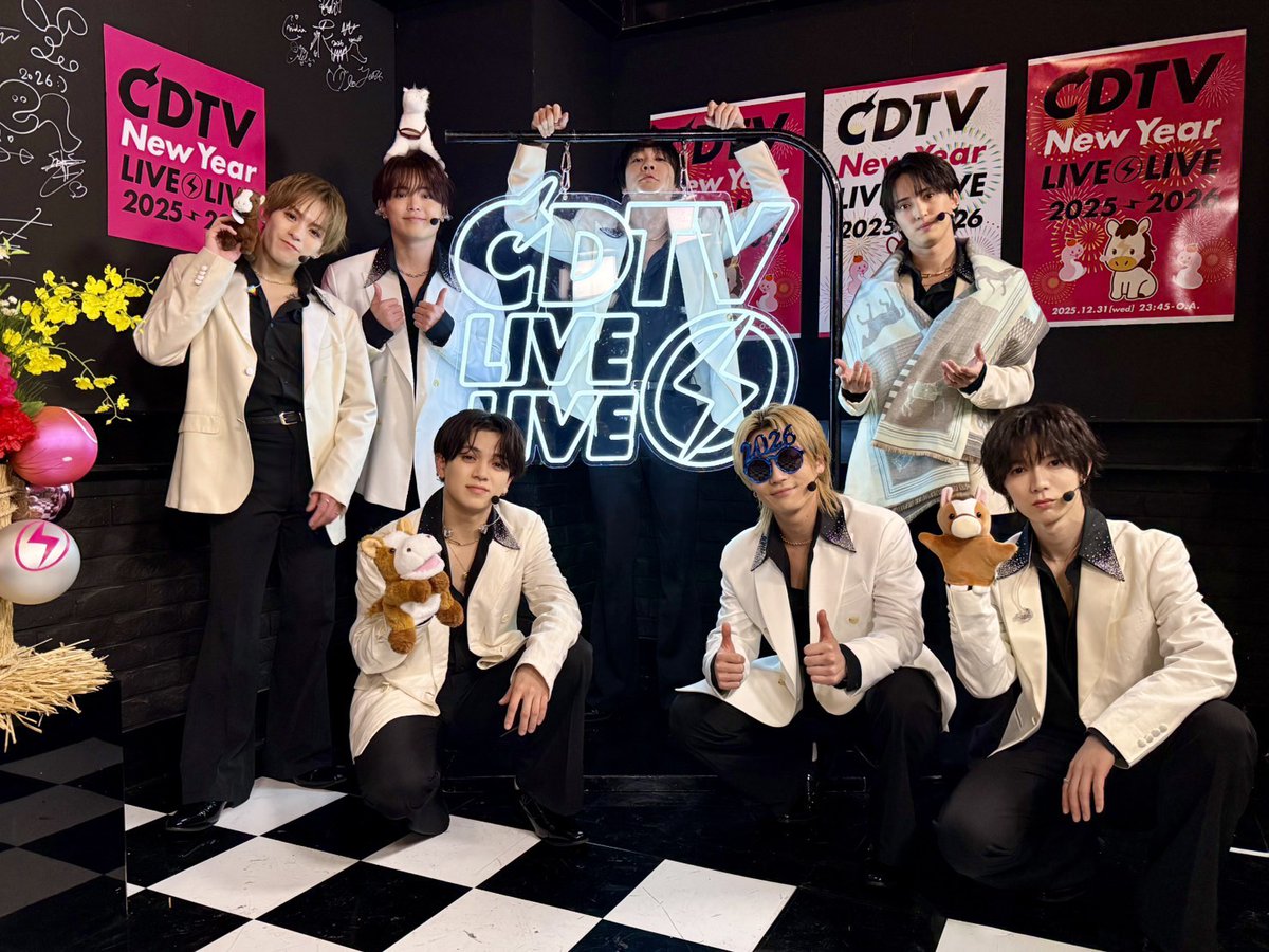 TBSCDTV's tweet photo. #CDTVライブライブ 
年越しカウントダウンFes.⚡️
本番直前ショットで実況中だよ！

このあとは
#TravisJapan  が登場❣
「Welcome To Our Show Tonight」を披露🌃

朝5時までノンストップライブ！🎶

#CDTV
#TBS https://t.co/WDmNR0BFe4