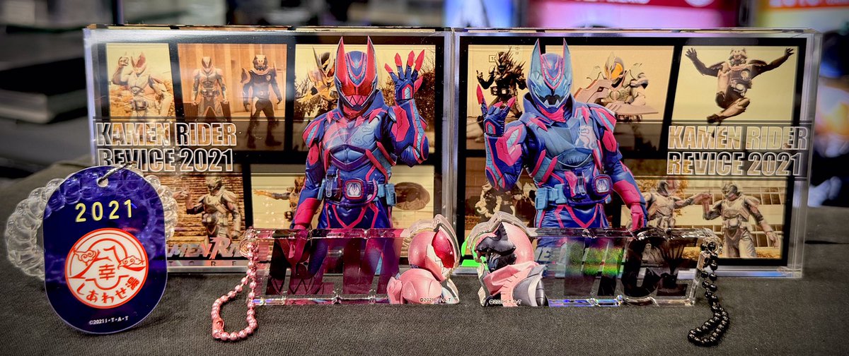 KamenRiderStore's tweet image. 【#仮面ライダーストア東京店 新商品情報】

明日1/1(木)から、新年を彩る令和仮面ライダーたちの新商品が発売開始❗️🌅
各ライダーモチーフのアイテムや、人気のアクリルブロックなどが登場します👀✨
更にREIWAオリジナルビジュアルを使用したアイテムも一挙登場💤…