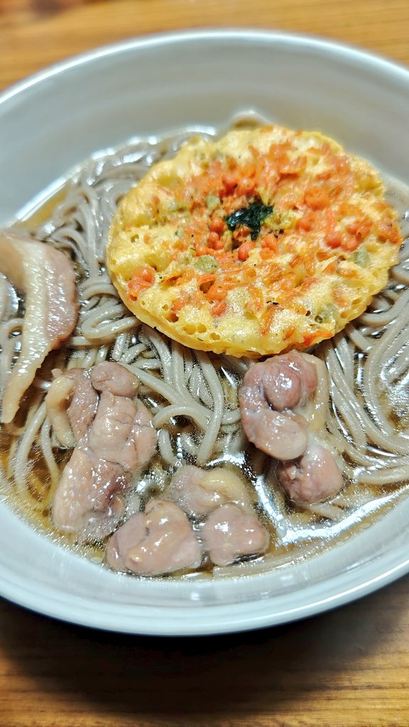 ikazuchinetwork's tweet photo. 年越し天ぷら鴨蕎麦をいただきました。
良いお年を～ https://t.co/kFH1Wa78rM