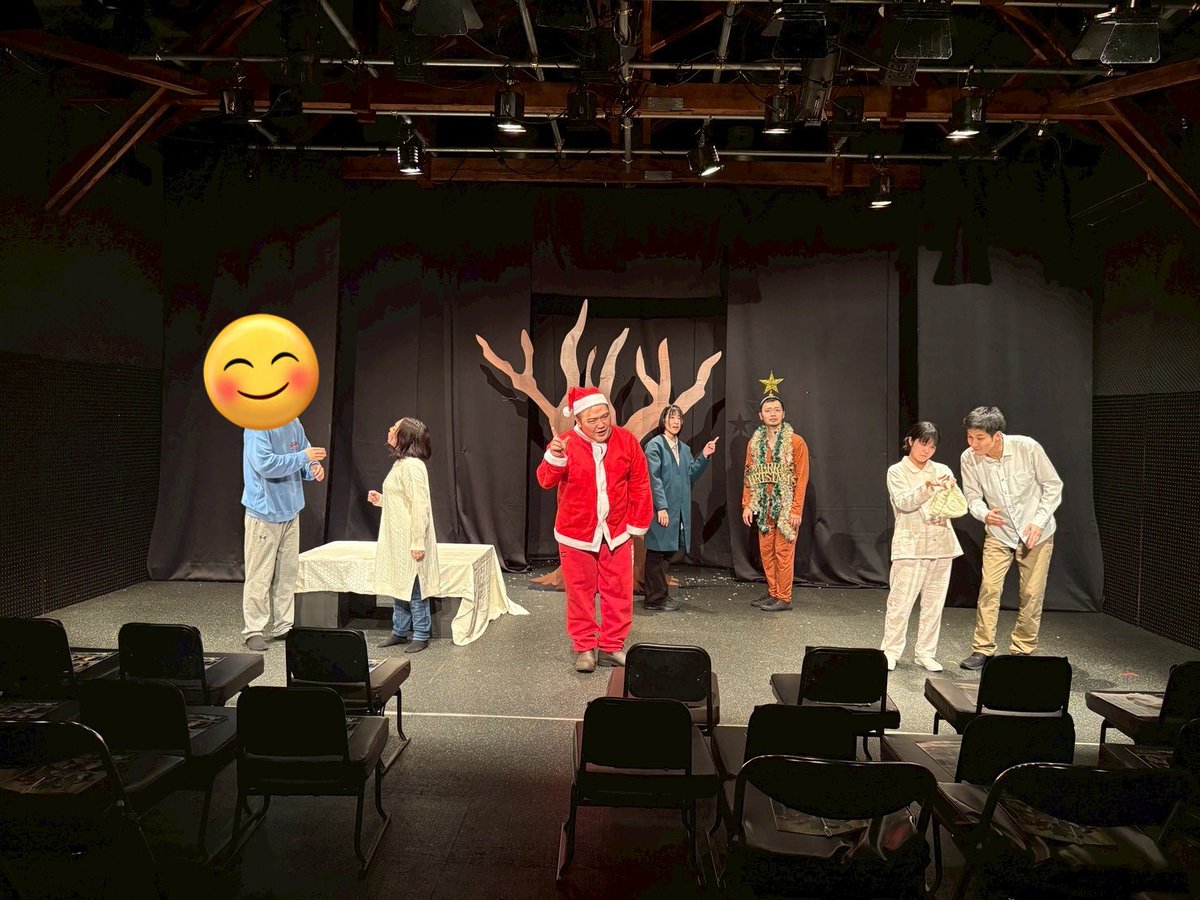 tachikoredayo's tweet photo. そして終幕へ

それぞれ勝手にクリスマスを過ごす様子をご覧いただき、舞台は幕を閉じました。

ご観劇いただいた皆様、本当にありがとうございました！
あっという間に年末ですね。
良いお年をお迎えください！ https://t.co/hZsbFhAWBU